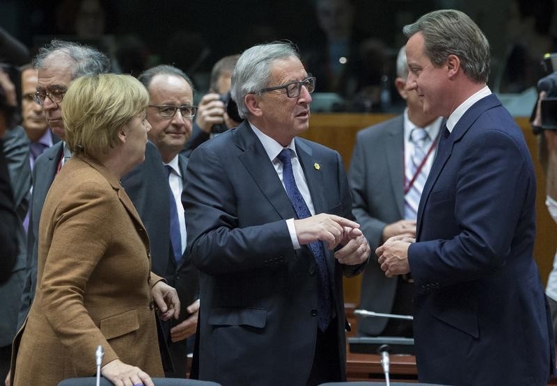 © Reuters. تحليل-أوروبا .. هل تخرج من رمضاء 2015 إلى نار 2016؟
