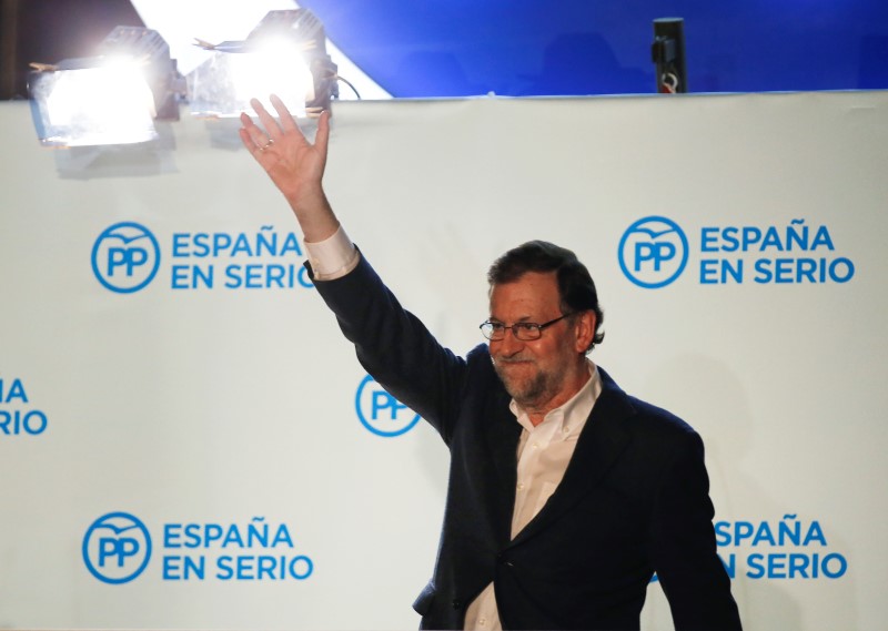 © Reuters. راخوي القائم بأعمال رئيس وزراء إسبانيا يقول إنه سيحاول تشكيل حكومة