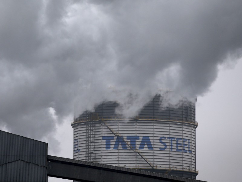 © Reuters. A general view shows the Tata Steel works in Scunthorpe