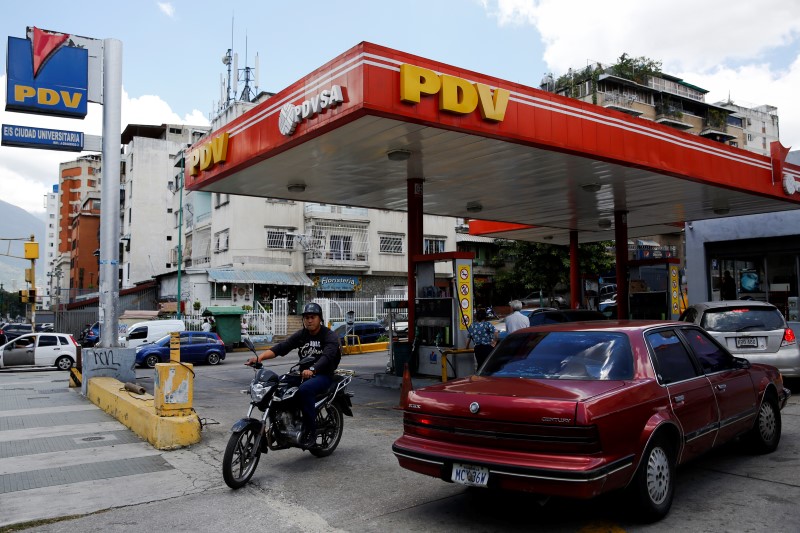 © Reuters. A view of a gas station which belongs to PDVSA in Caracas