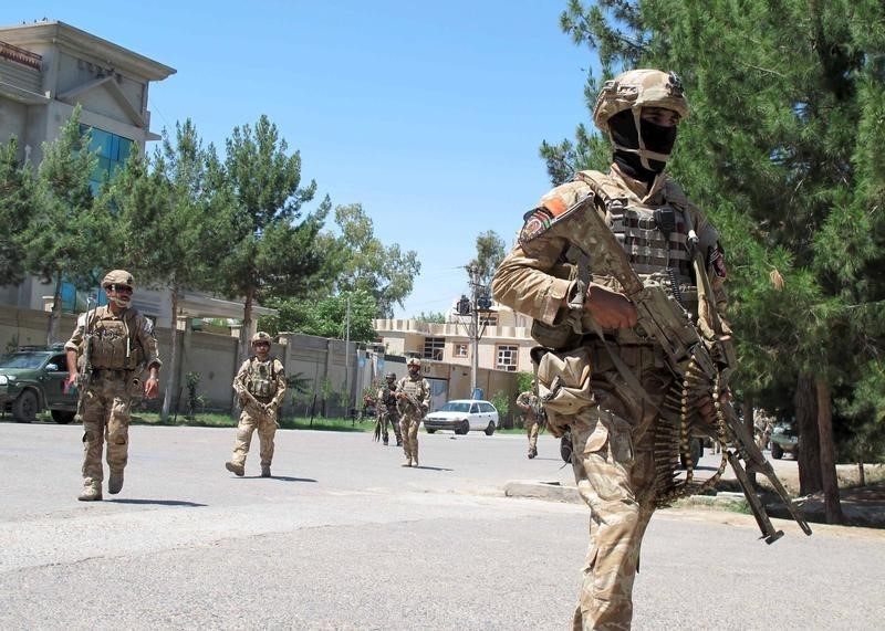 © Reuters. طالبان الأفغانية تطبق على منطقة أخرى في هلمند