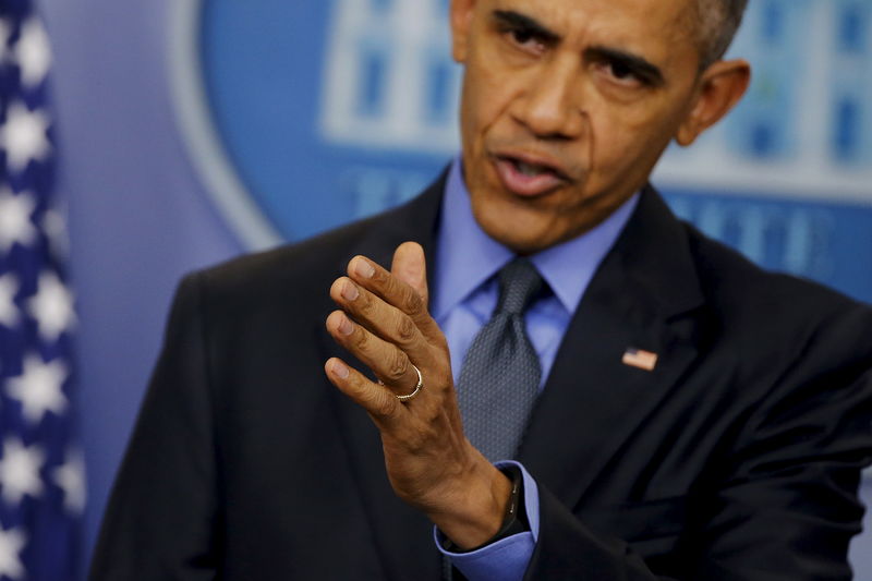 © Reuters. U.S. President Obama gestures as he holds his end of the year news conference at the White House in Washington