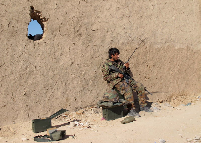 © Reuters. مسؤول: مفجر انتحاري يقتل خمسة في هجوم بأفغانستان