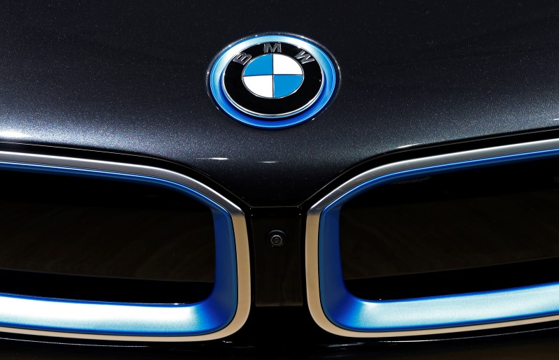 © Reuters. A BMW logo is seen on a car at the Brussels International Auto Show