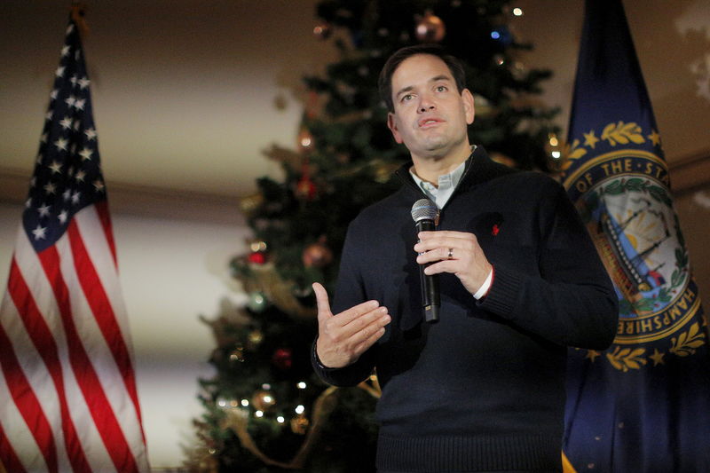 © Reuters. U.S. Republican presidential candidate and U.S. Senator Rubio speaks at a campaign town hall meeting in Rochester, New Hampshire