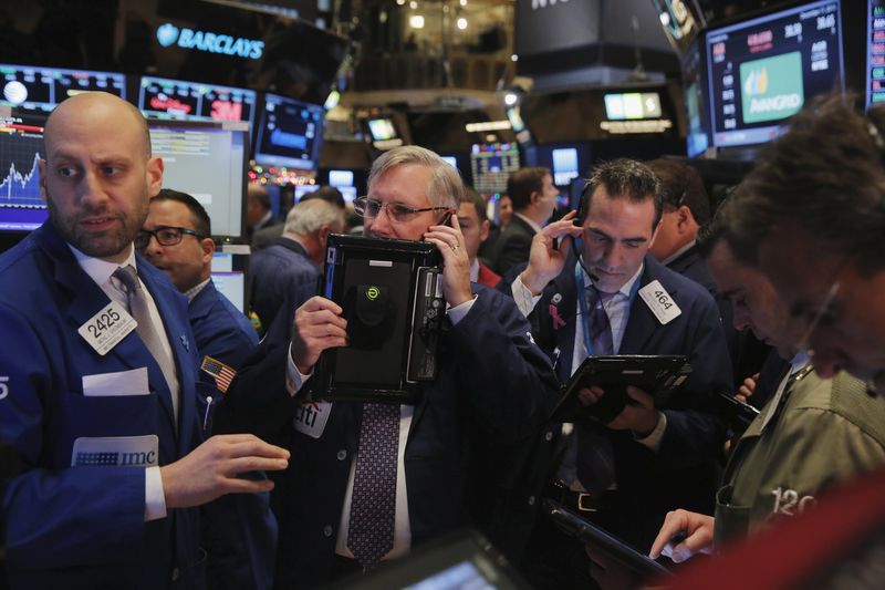 © Reuters. Traders work on the floor of the New York Stock Exchange (NYSE) shortly after the opening bell in New York