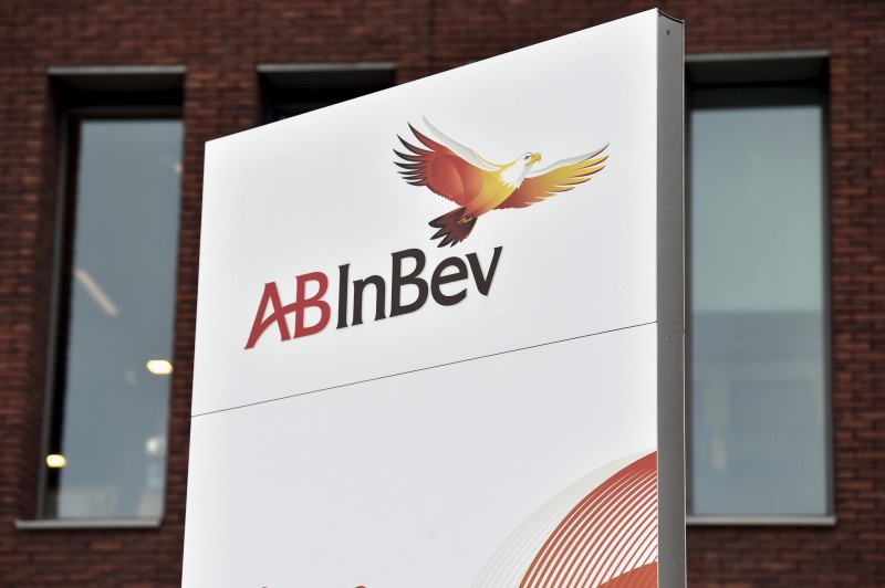 © Reuters. The logo of Anheuser-Busch InBev is pictured outside the brewer's headquarters in Leuven