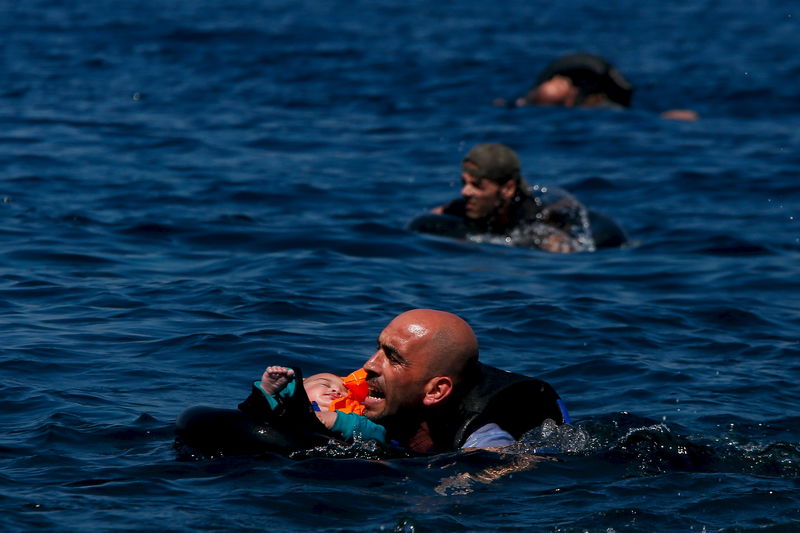© Reuters. المنظمة الدولية للهجرة: عدد اللاجئين والمهاجرين لأوروبا تجاوز المليون