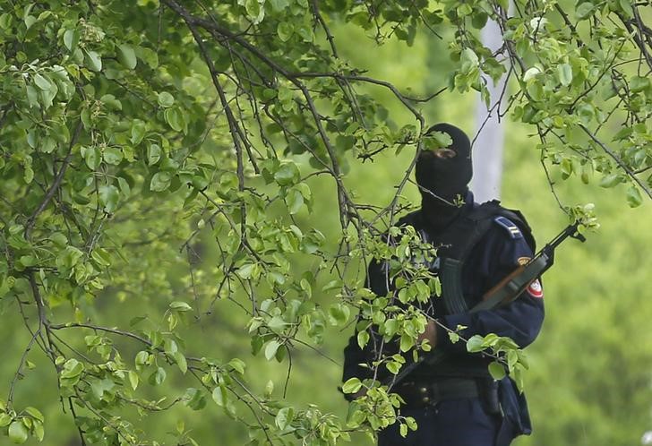 © Reuters. شرطة البوسنة تعتقل 11 شخصا للاشتباه في صلاتهم بالدولة الاسلامية