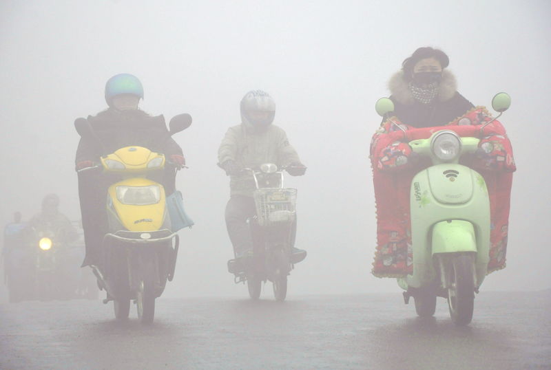 © Reuters. En medio de la crisis por contaminación, China promete ciudades más habitables