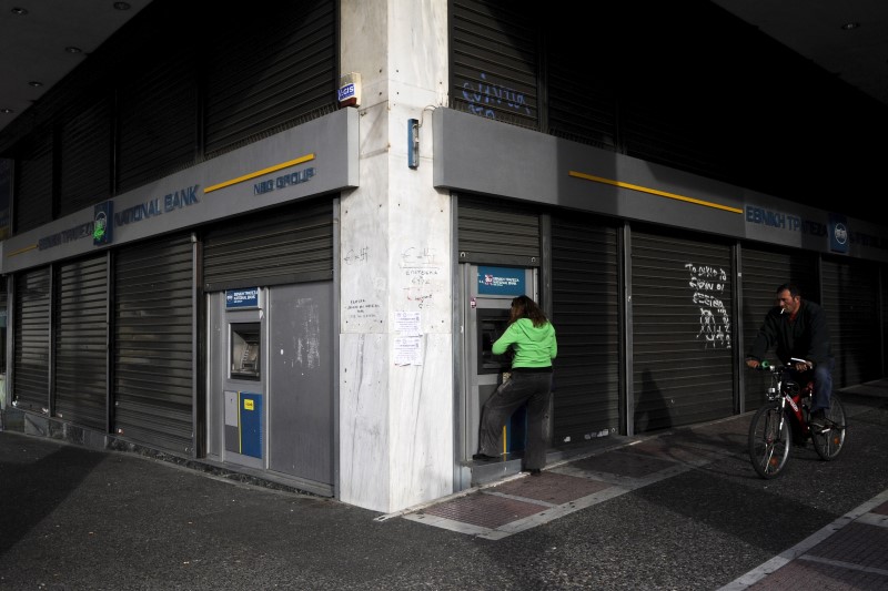 © Reuters. صندوق إنقاذ منطقة اليورو يوافق على شريحة مساعدات لليونان بمليار يورو