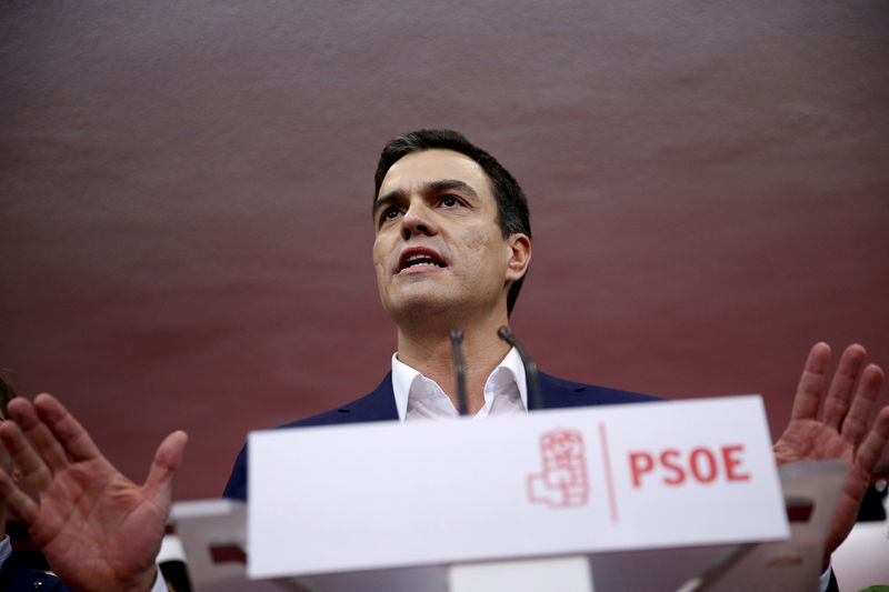 © Reuters. Líder do Partido Socialista, Pedro Sánchez, discursa em Madri