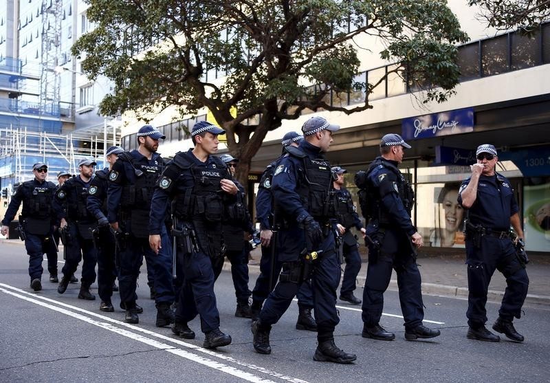 © Reuters. الشرطة الأسترالية تلقي القبض على رجلين آخرين فيما يتصل بمخطط مزعوم لهجوم