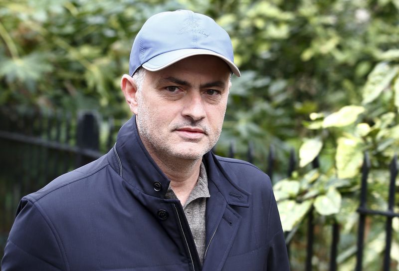 © Reuters. Mourinho no tiene oferta formal del Manchester United, dice manager Mendes