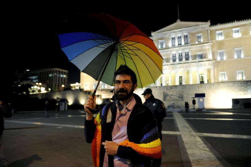 © Reuters. Grecia permite uniones civiles a parejas del mismo sexo