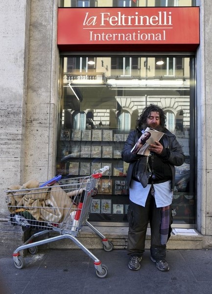 © Reuters. دليل المشردين في روما... أين تأكل وتنام وتغتسل
