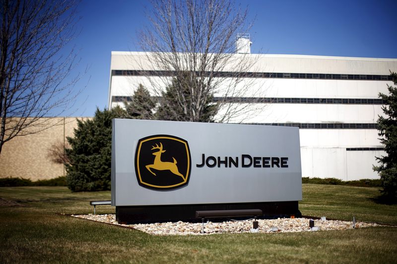 © Reuters. File photo of the headquarters to John Deere manufacturing in Moline, Illinois