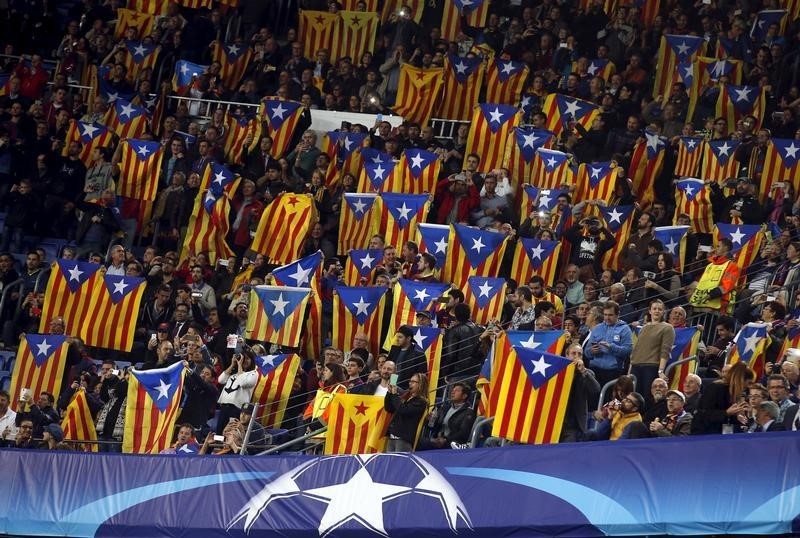 © Reuters. برشلونة يلجأ لمحكمة التحكيم عقب رفض إلغاء قرار تغريمه بسبب هتافات مشجعيه