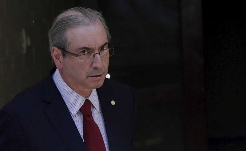 © Reuters. O presidente da Câmara dos Deputados, Eduardo Cunha, deixa sua residência em Brasília.