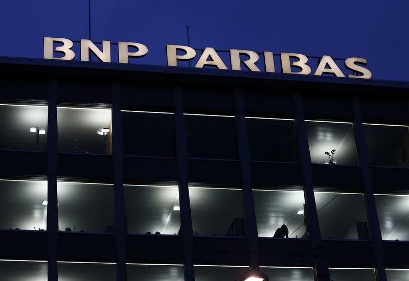 © Reuters. A BNP Paribas sign is pictured on a building of the bank in Geneva