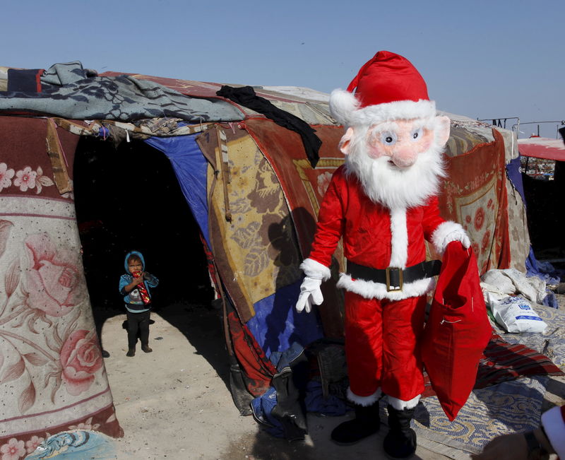 © Reuters. عيد ميلاد كئيب للمسيحيين في العراق تحت تهديد الدولة الإسلامية