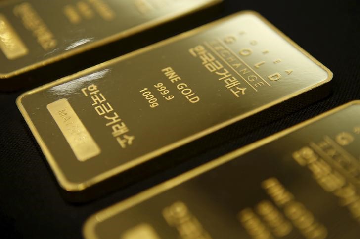 © Reuters. Золотые слитки в Korea Gold Exchange в Сеуле