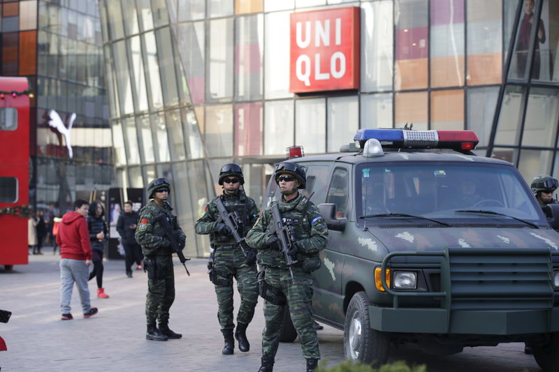 © Reuters. دول غربية تصدر تحذيرات أمنية نادرة لرعاياها في بكين