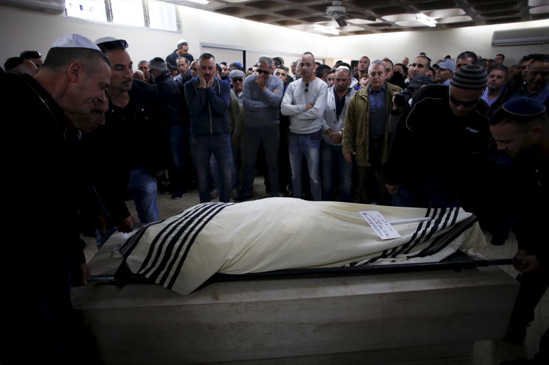 © Reuters. Las fuerzas israelíes matan a tres palestinos por intentos de agresión