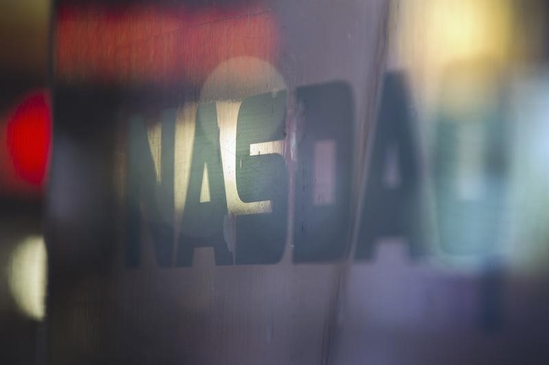 © Reuters. A logo is seen on a window outside of the Nasdaq MarketSite building in New York's Times Square