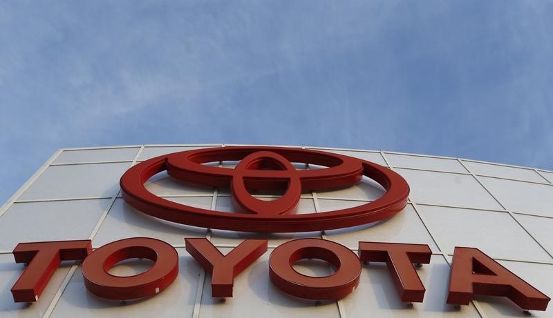 © Reuters. A logo is pictured at AutoNation Toyota dealership in Cerritos