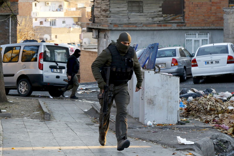 © Reuters. الجيش التركي: مقتل سبعة في اشتباك مع مقاتلين أكراد