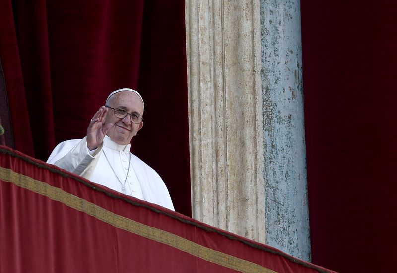 © Reuters. البابا يدعو العالم للوحدة لإنهاء فظائع المتشددين