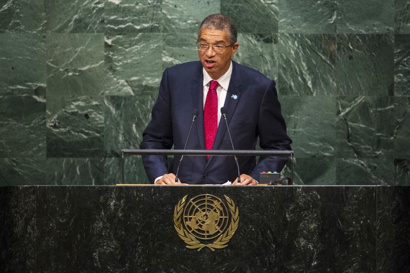 © Reuters. Benin's PM Lionel Zinsou addresses the 70th session of the United Nations General Assembly at the U.N. Headquarters in New York