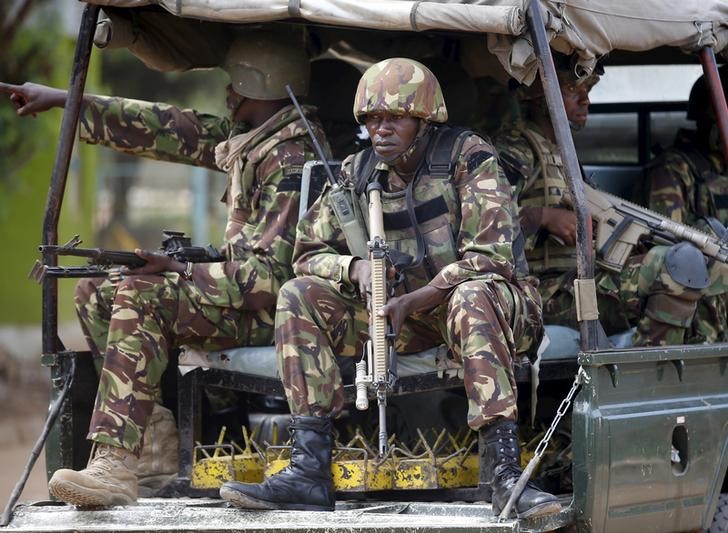 © Reuters. حركة الشباب تقول إنها نصبت كمينا لقوات الأمن الكينية وقتلت أربعة 