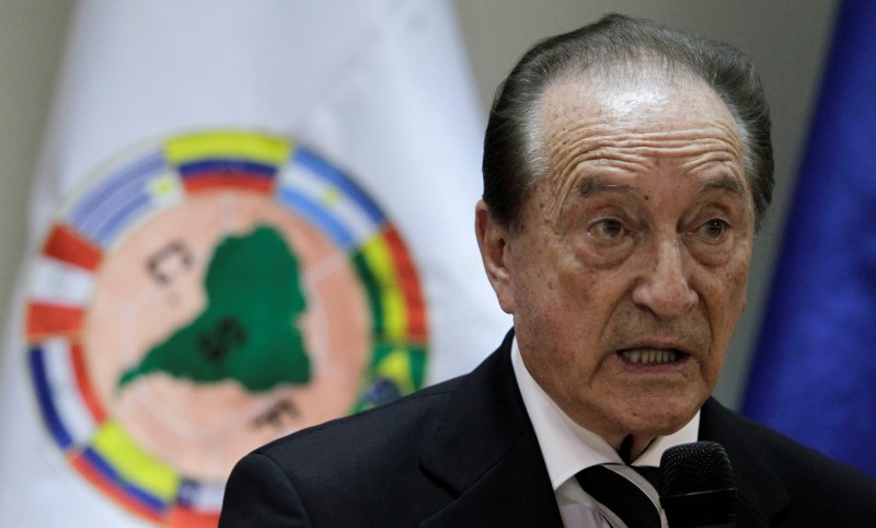 © Reuters. El ex presidente de la Confederación Sudamericana de Fútbol Eugenio Figueredo en una conferencia de prensa en Asunción, Paraguay.