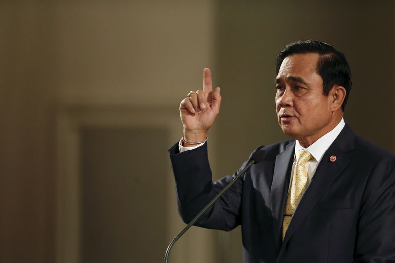 © Reuters. رئيس وزراء تايلاند يدافع عن حكم اعدام عاملين من ميانمار