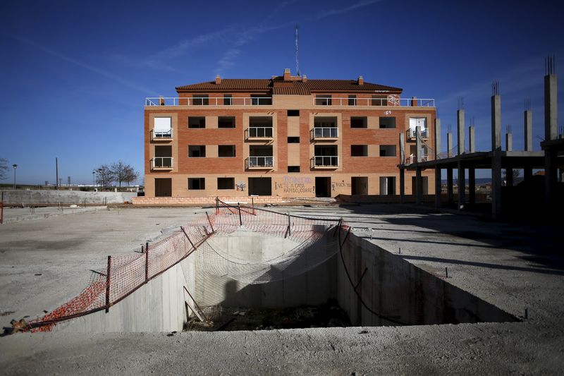 © Reuters. Los precios de vivienda ralentizan su caída en 2015