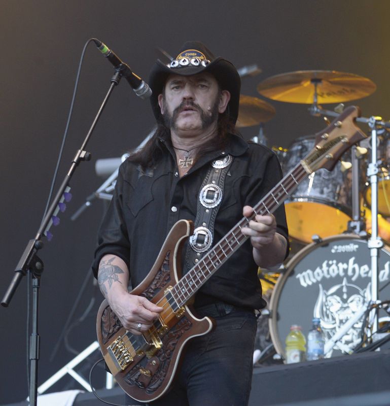 © Reuters. El líder de la banda Motörhead "Lemmy" Kilmister muere a los 70 años