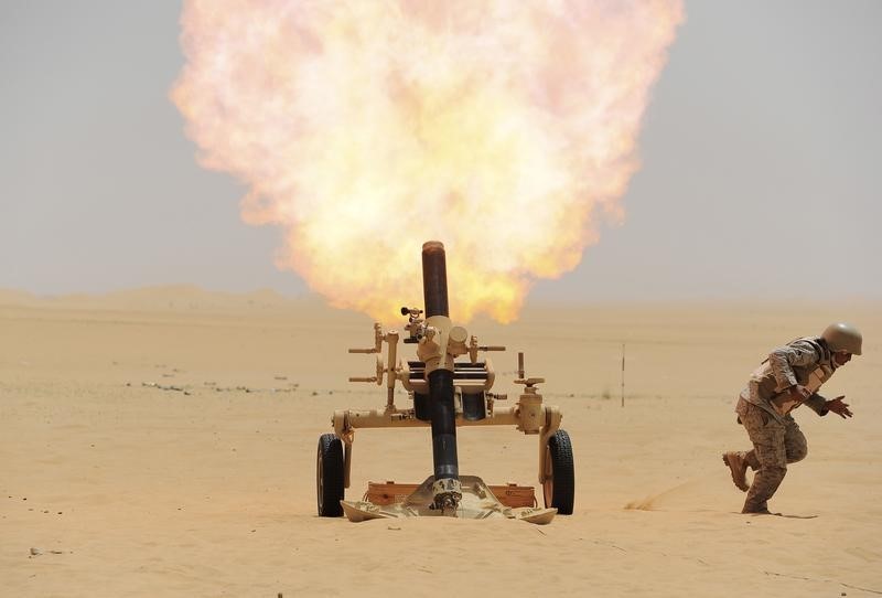 © Reuters. صحيفة: الكويت ترسل قوات الى السعودية للتصدي لهجمات جماعة الحوثي اليمنية