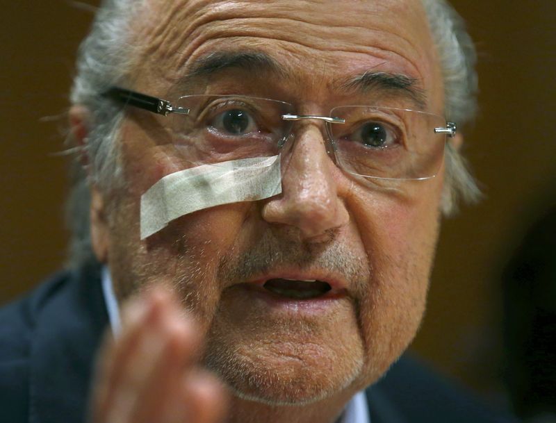 © Reuters. Blatter pierde la confianza en la FIFA, dice que lucha por su honor -Bunte