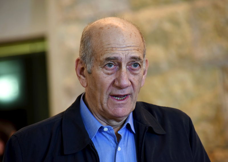 © Reuters. Olmert concede entrevista após decisão de tribunal em Jerusalém