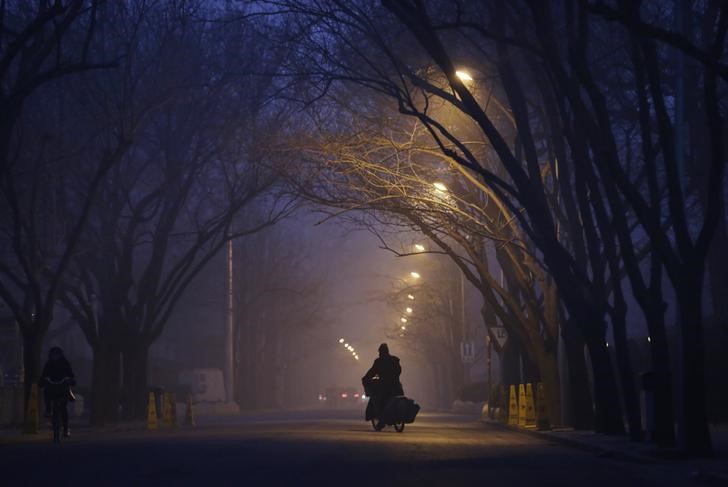 © Reuters. منافسة بين آي.بي.ام ومايكروسوفت على توقع الضباب الدخاني في الصين