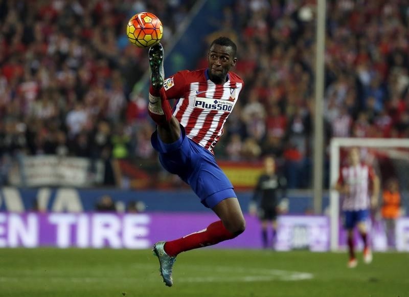 © Reuters. Jackson Martínez del Atlético jugará contra el Rayo tras recuperarse de una lesión