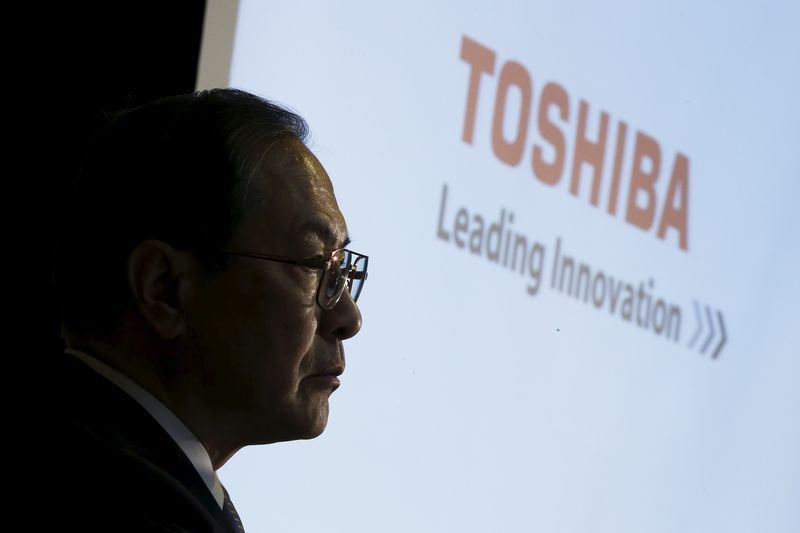 © Reuters. Presidente executivo da Toshiba Masashi Muromachi em uma coletiva de imprensa na sede da empresa em Tóquio