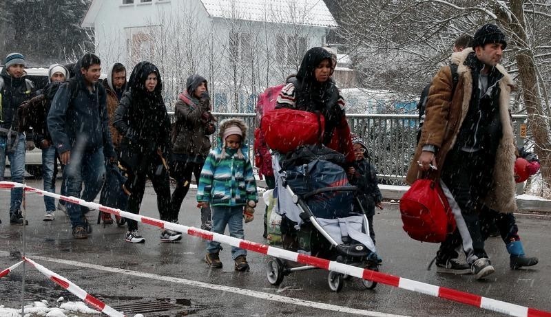 © Reuters. النمسا تبعد مئات المهاجرين بسبب كذبهم بشأن جنسياتهم