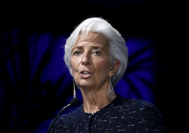 © Reuters. IMF Managing Director Christine Lagarde talks at the session: 'Implementing the Post-2015 Development Agenda' at the 2015 IMF/World Bank Annual Meetings in Lima