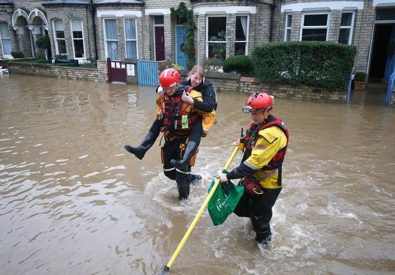 © Reuters. هيئة: على بريطانيا "إعادة النظر" في احتياطات مواجهة الفيضانات