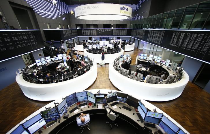 © Reuters. LES BOURSES EUROPÉENNES EN BAISSE À LA MI-SÉANCE 