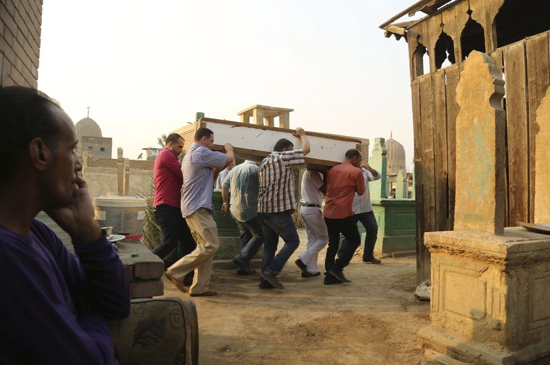 © Reuters. The Wider Image: Living in Cairo's City of the Dead 