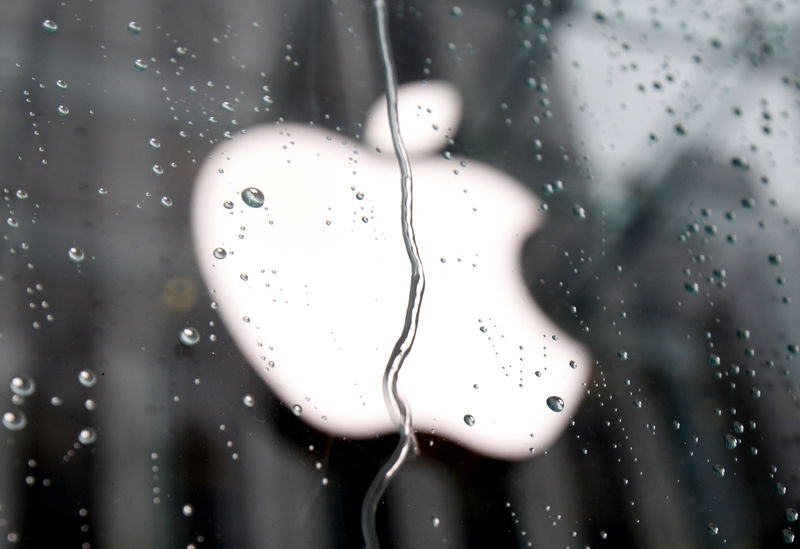 © Reuters. File photo of an Apple Inc. logo seen through raindrops on a window outside of its flagship store in New York